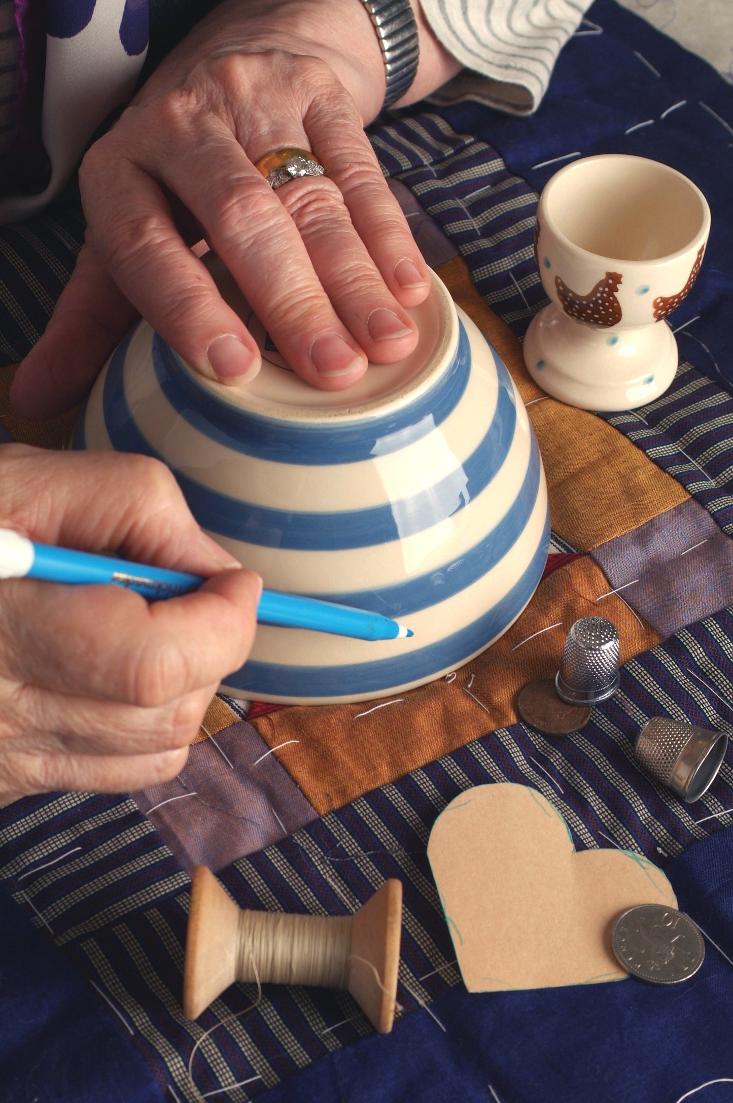 Using everyday objects to mark quilting patterns